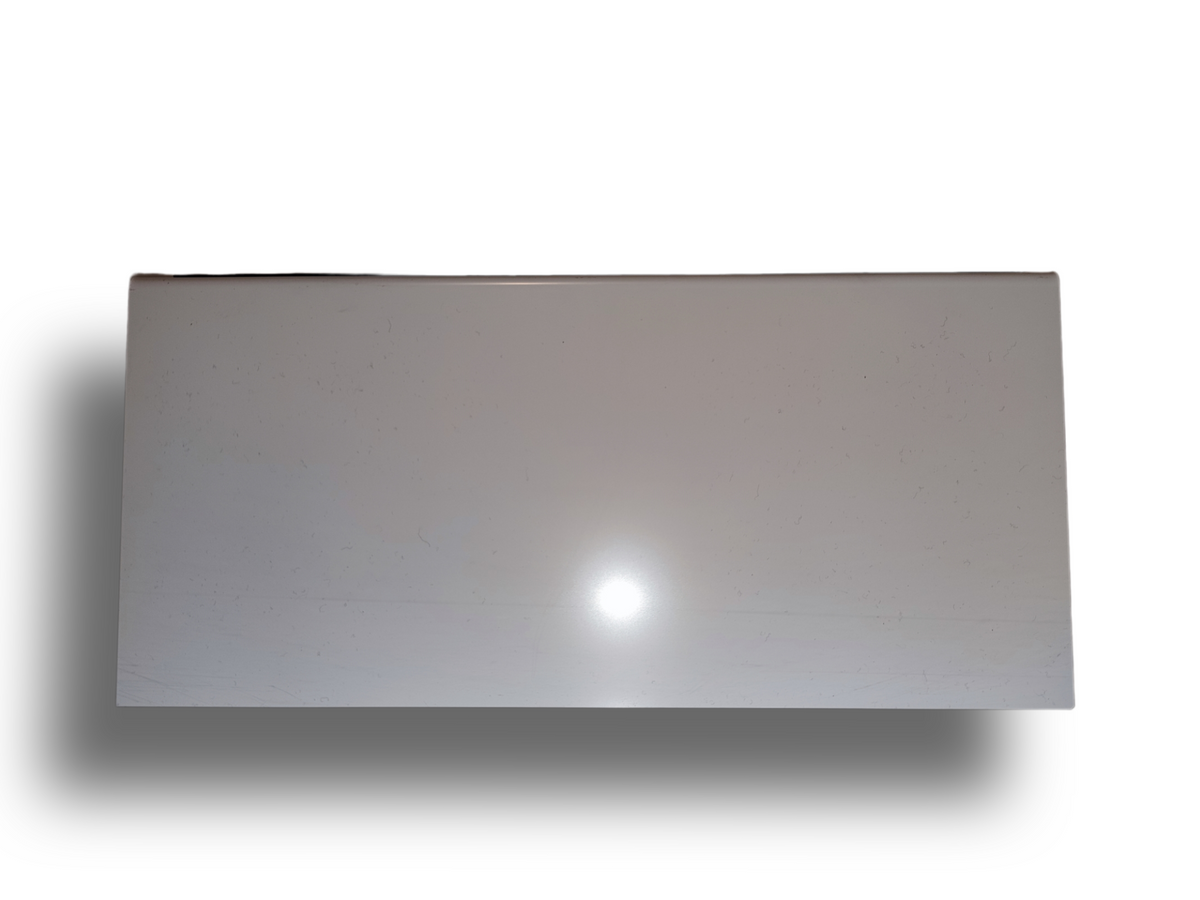 Weiße matte Aquakallax Kallax-Lichtblende Basic in gerader Frontansicht auf weißem Hintergrund