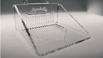 Animation der transparenten Aquakallax Schwimmpflanzenschaufel mit Griff und geschlitztem Boden